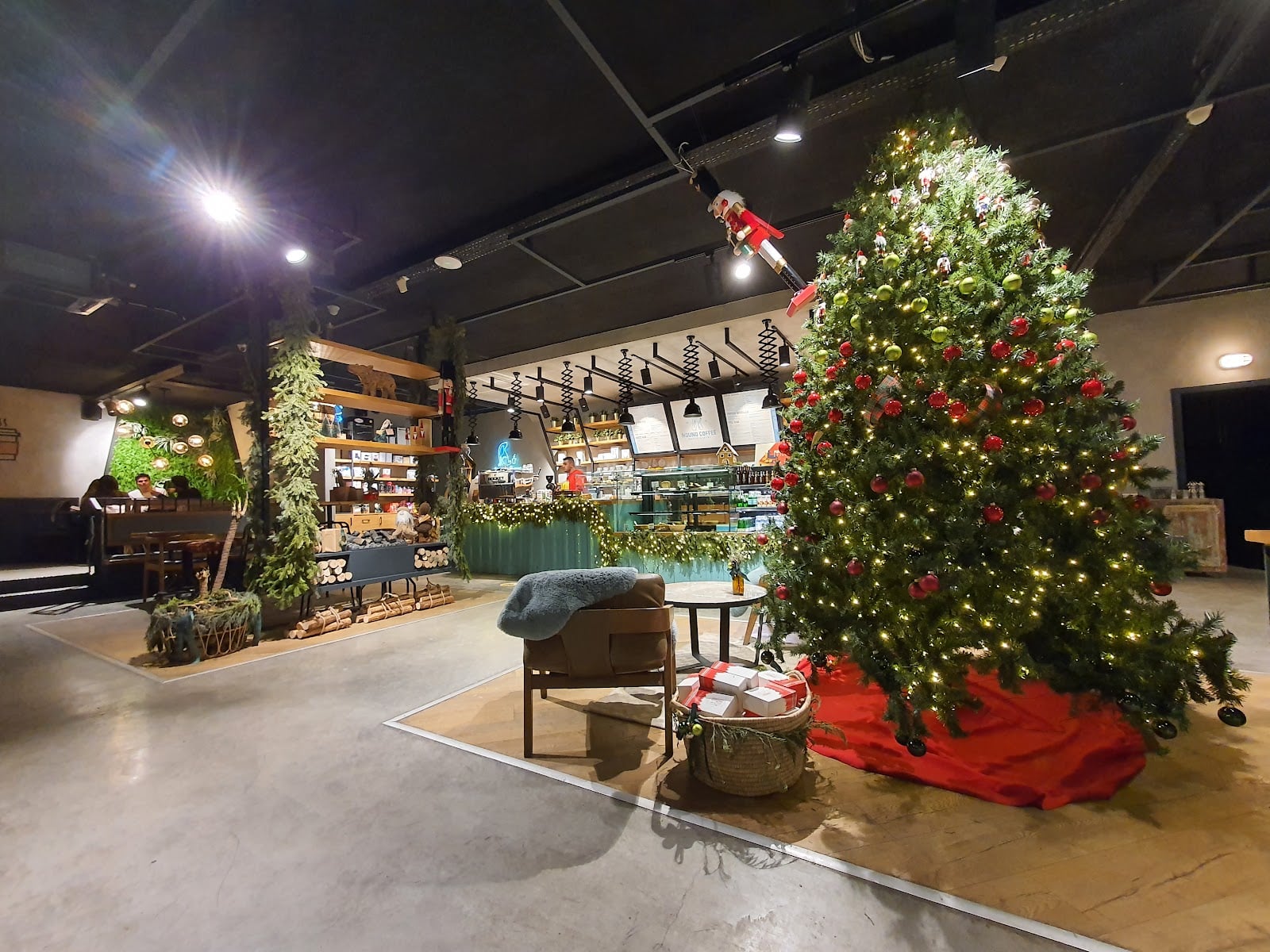 Hound Coffee & Eatery