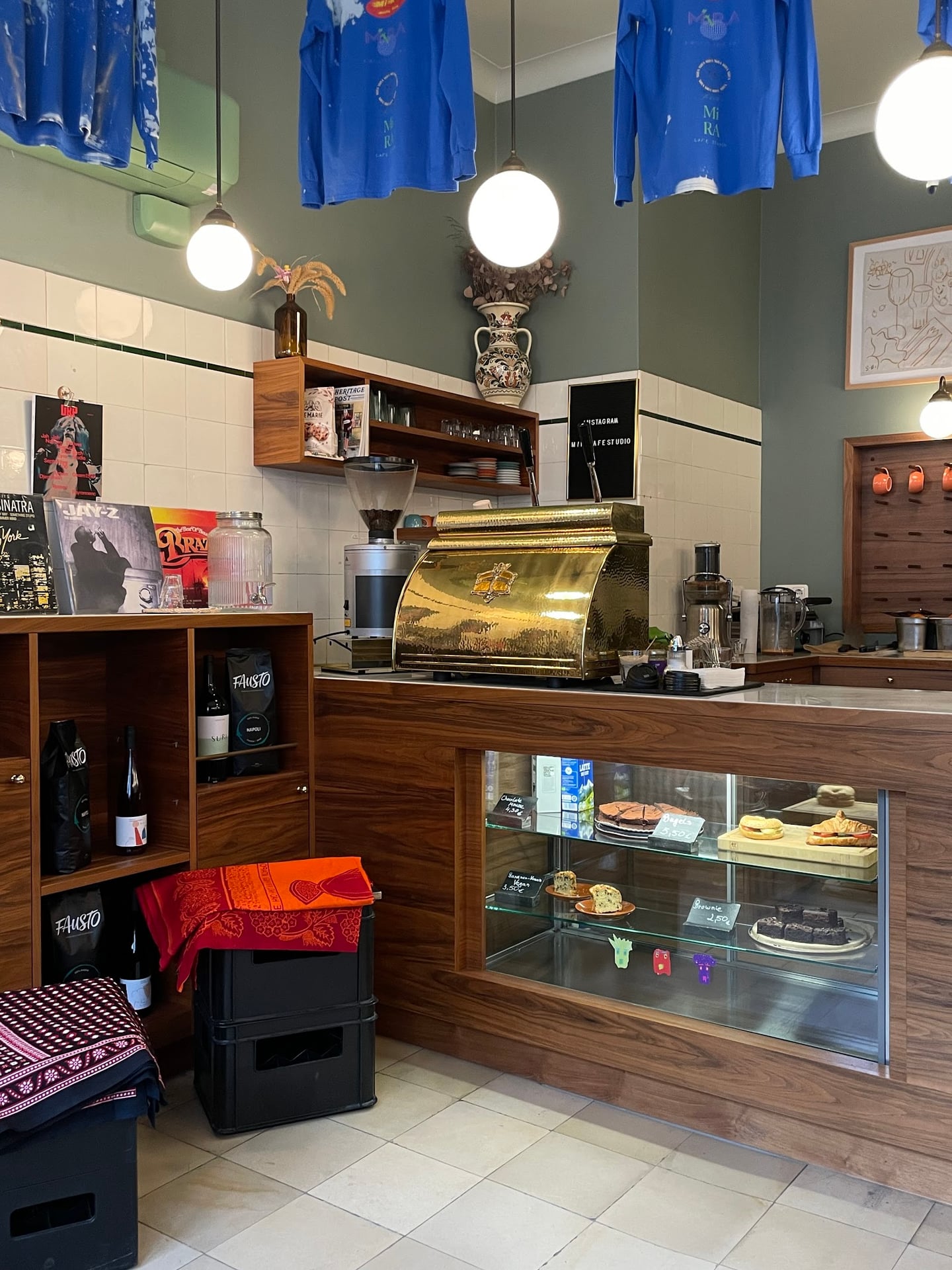 MiRA Café - Studio interior