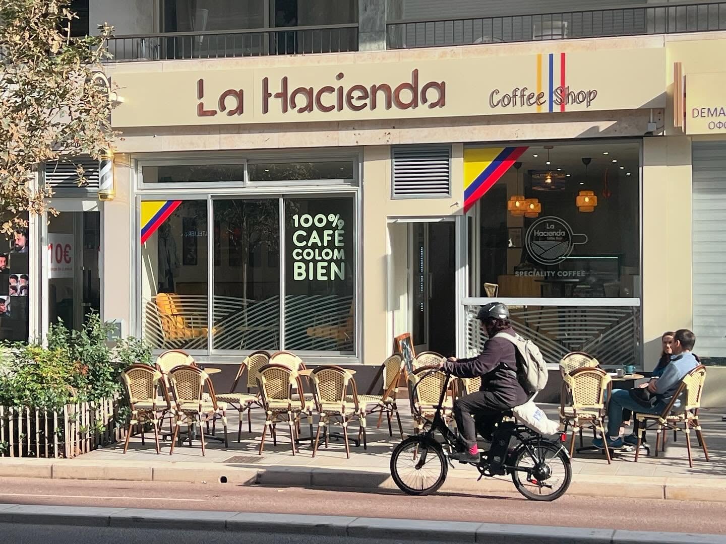 La Hacienda Coffee Shop - Nice interior