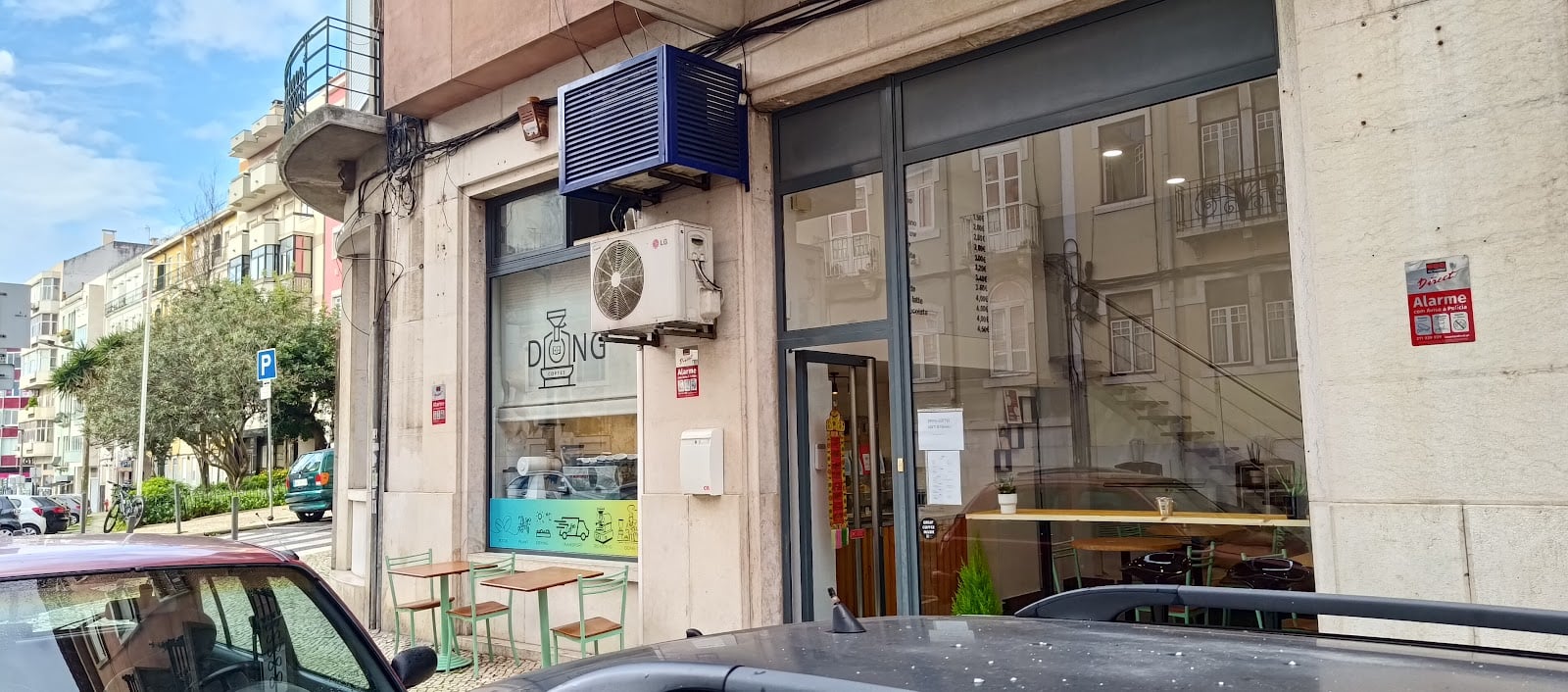Dong Coffee interior