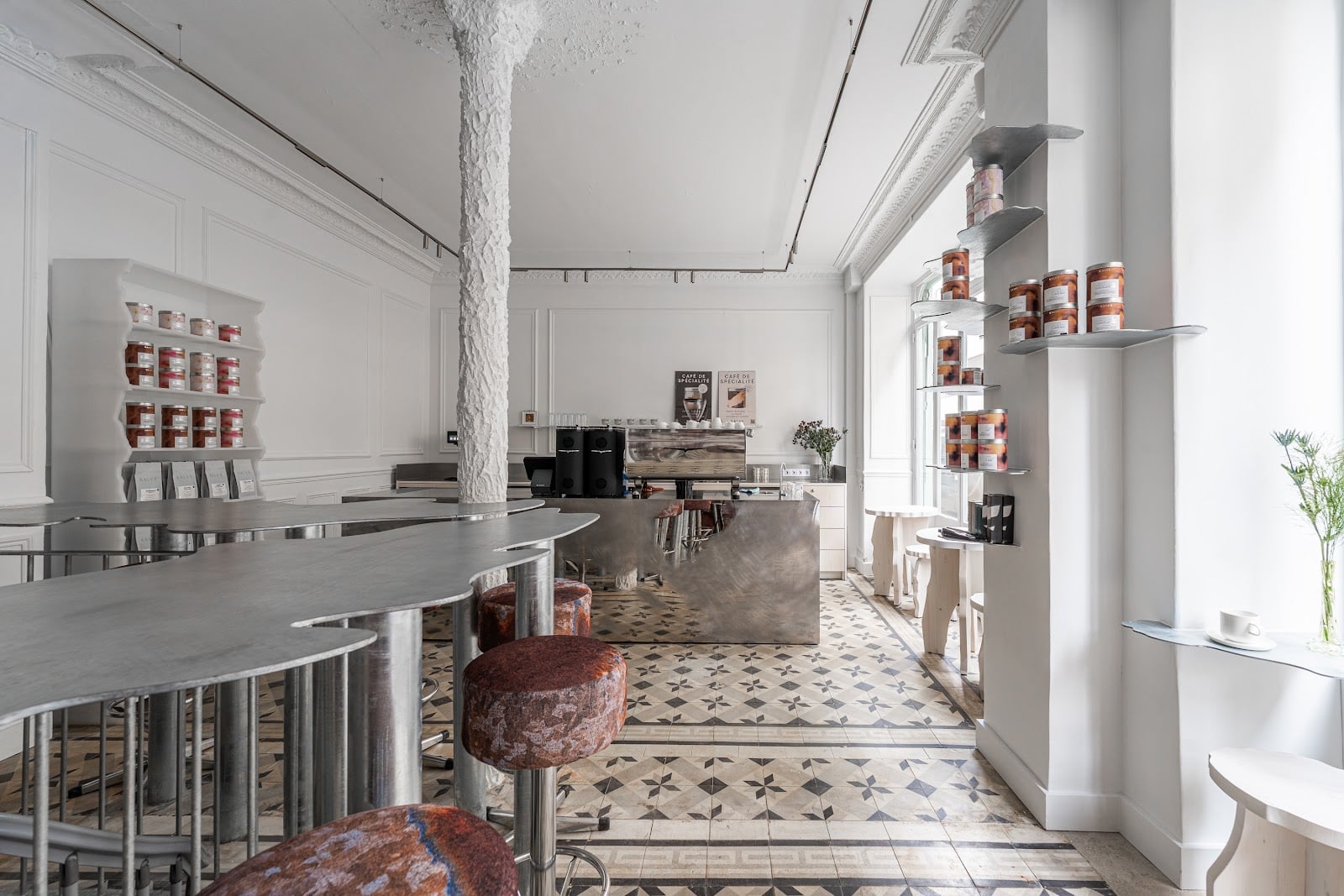 KALVE Coffee Desaix interior