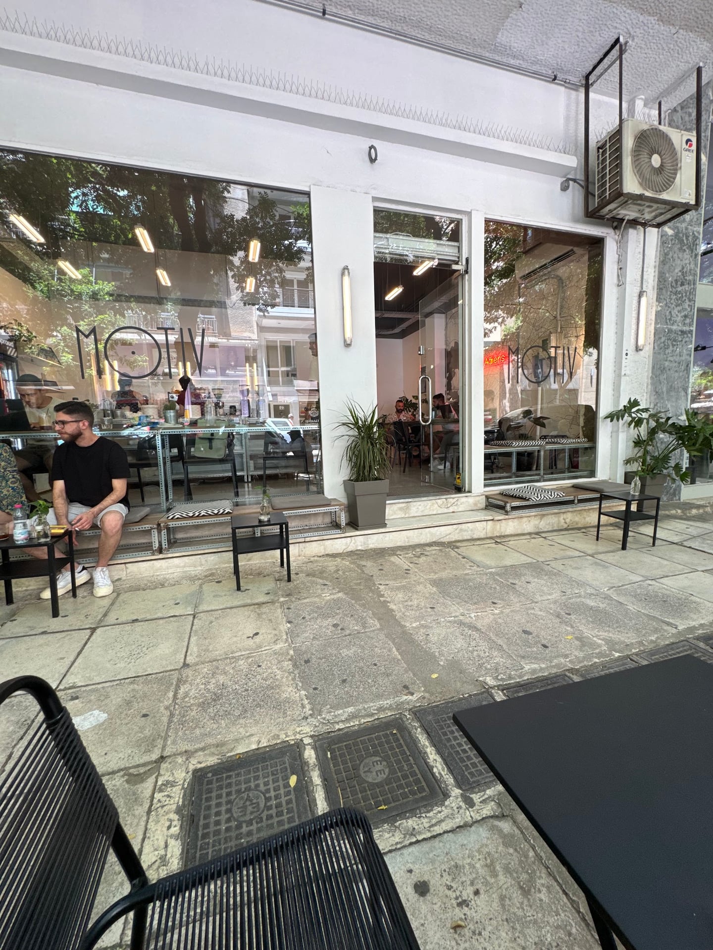 ΜOTIV Παγκράτι interior