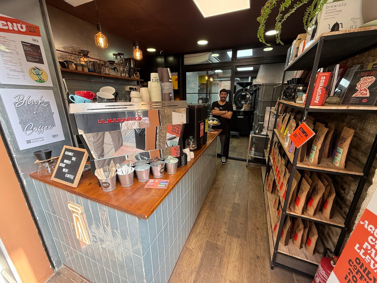 Santa Roaster | Specialty Coffee Málaga interior