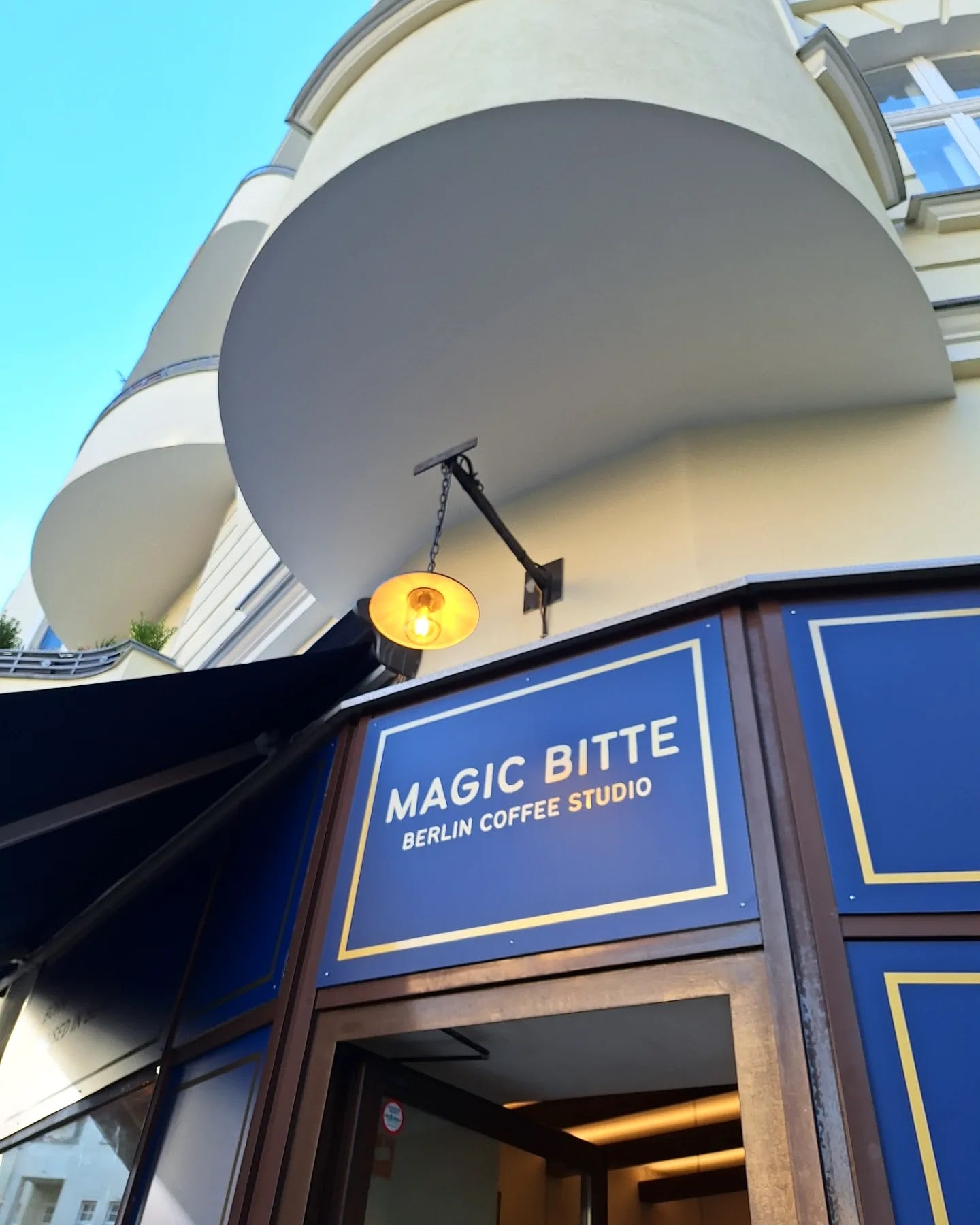 Magic Bitte interior
