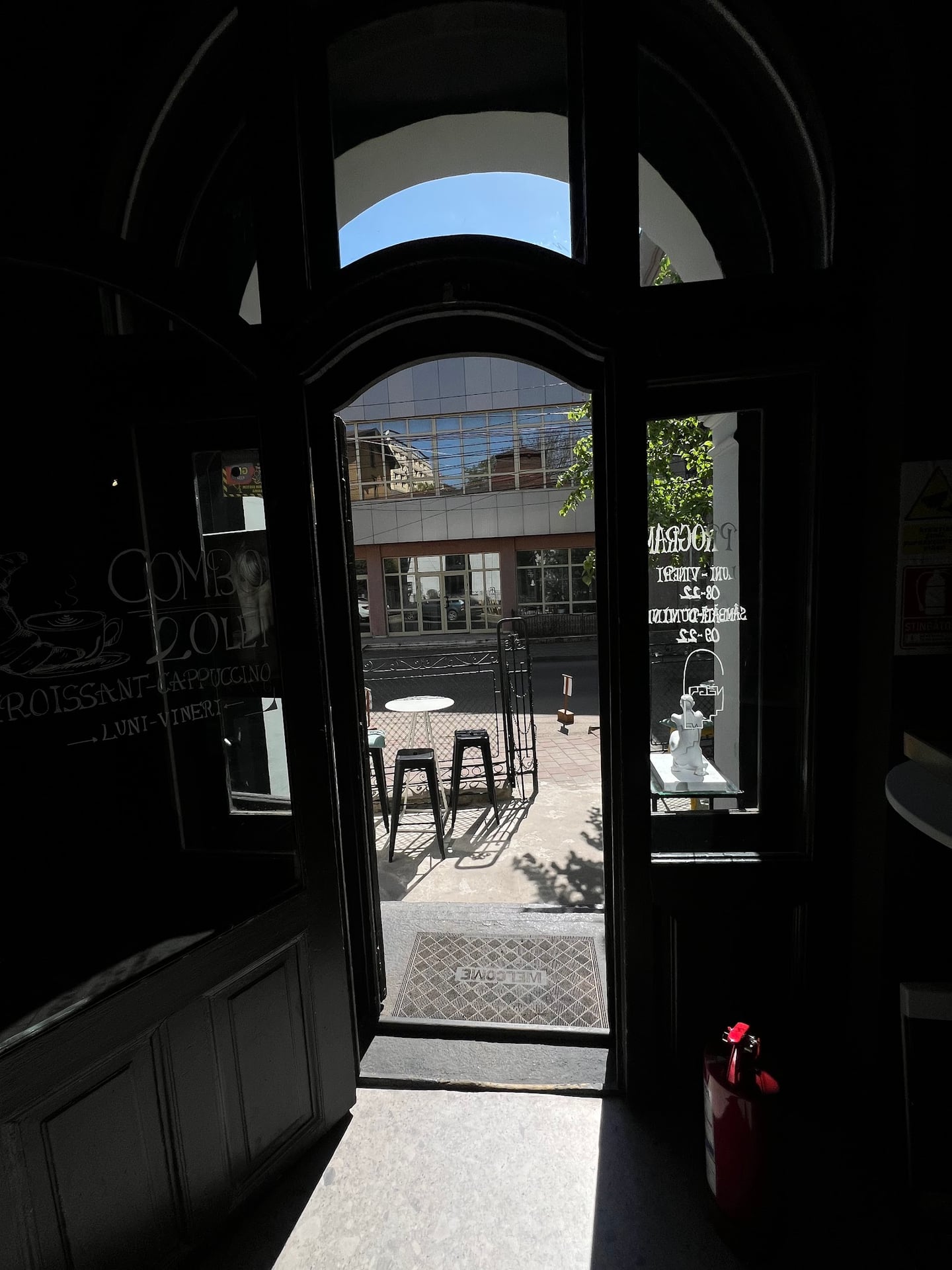 Negru Zi - coffee & arts