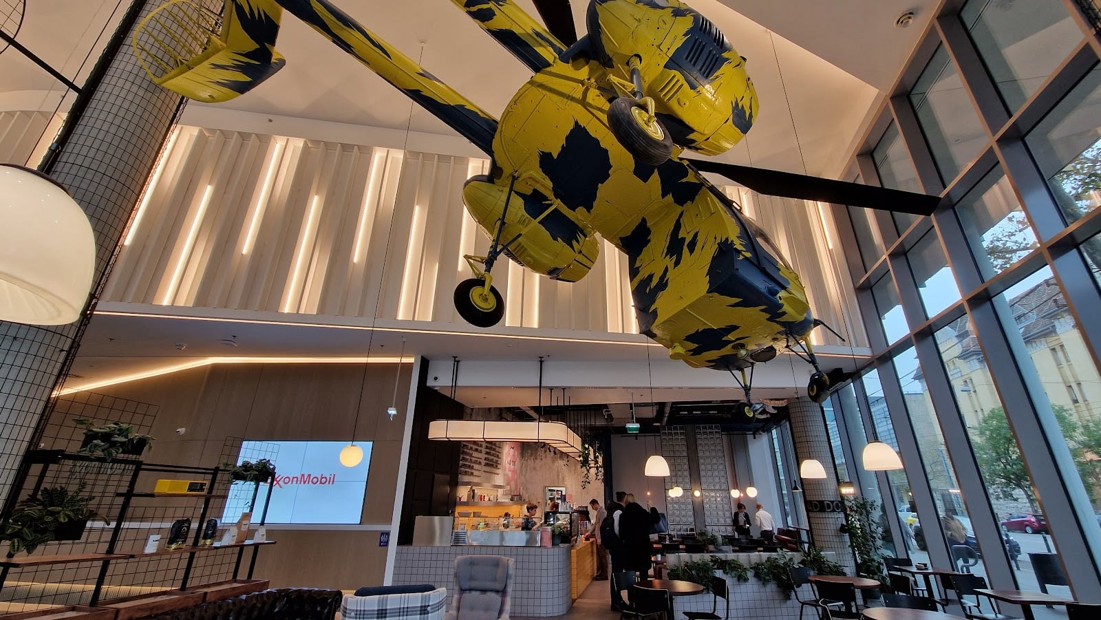 Mad Dog Coffee_Hangár interior