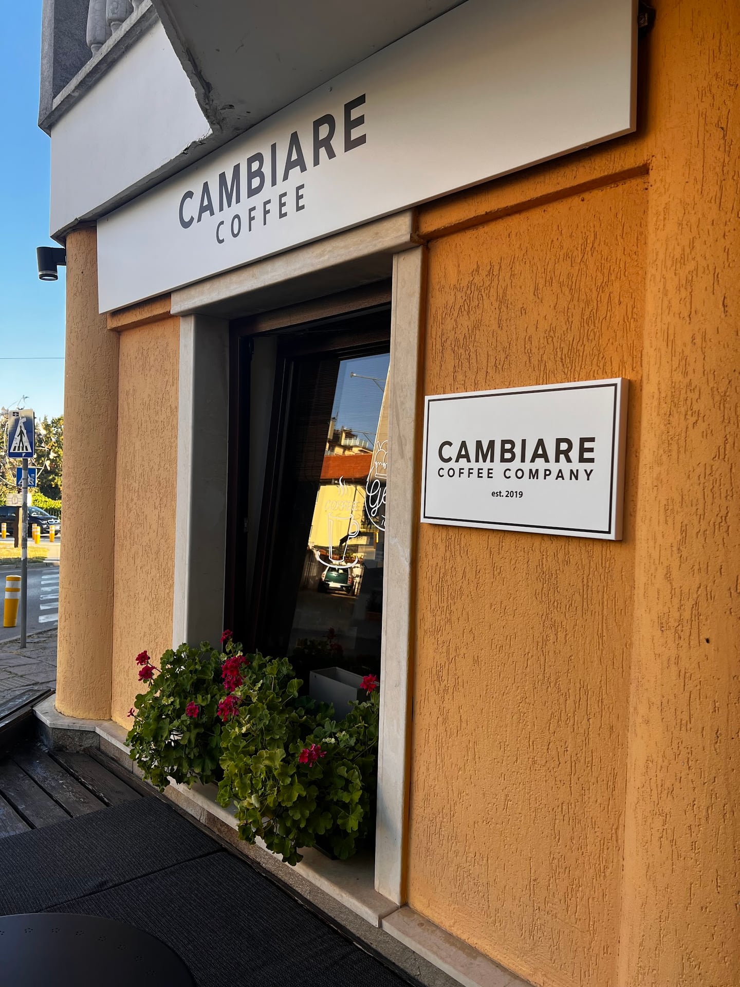 Cambiare Specialty Coffee & Roastery interior