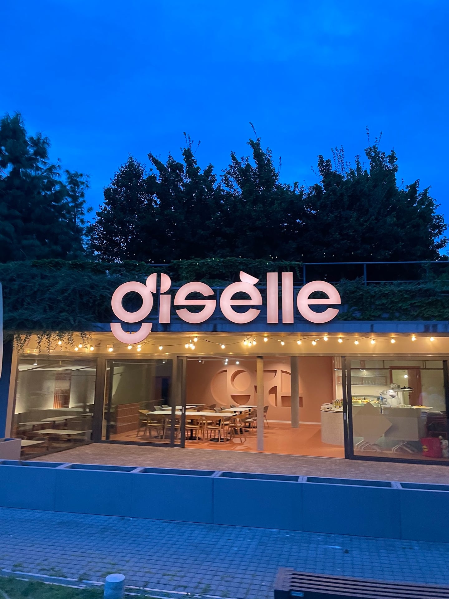 Giselle Bratislava interior