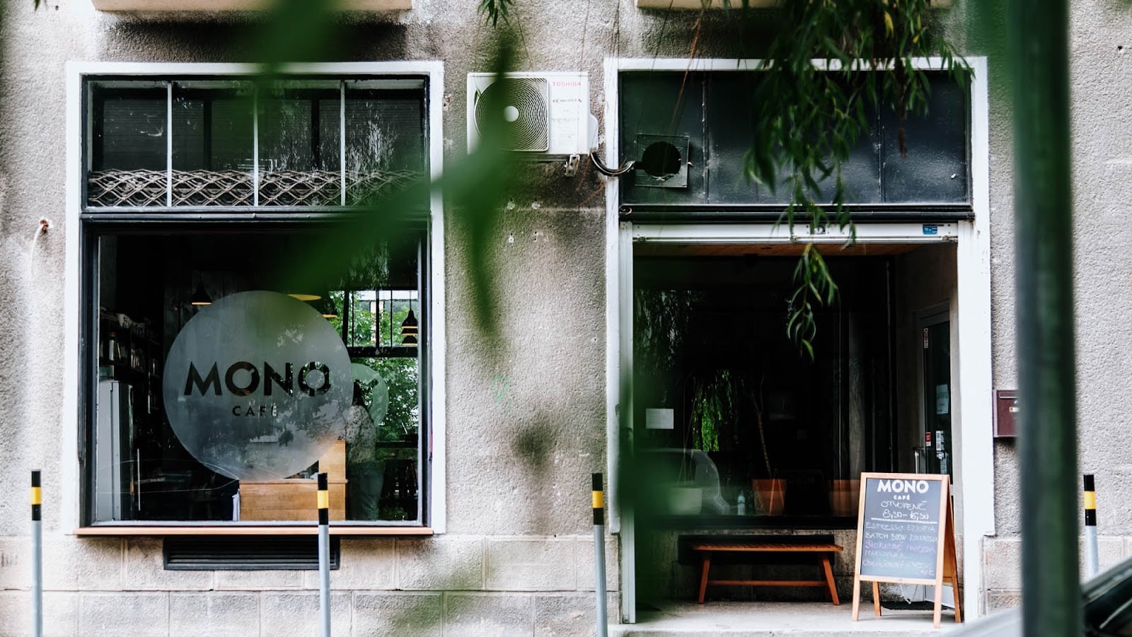 MONO café interior