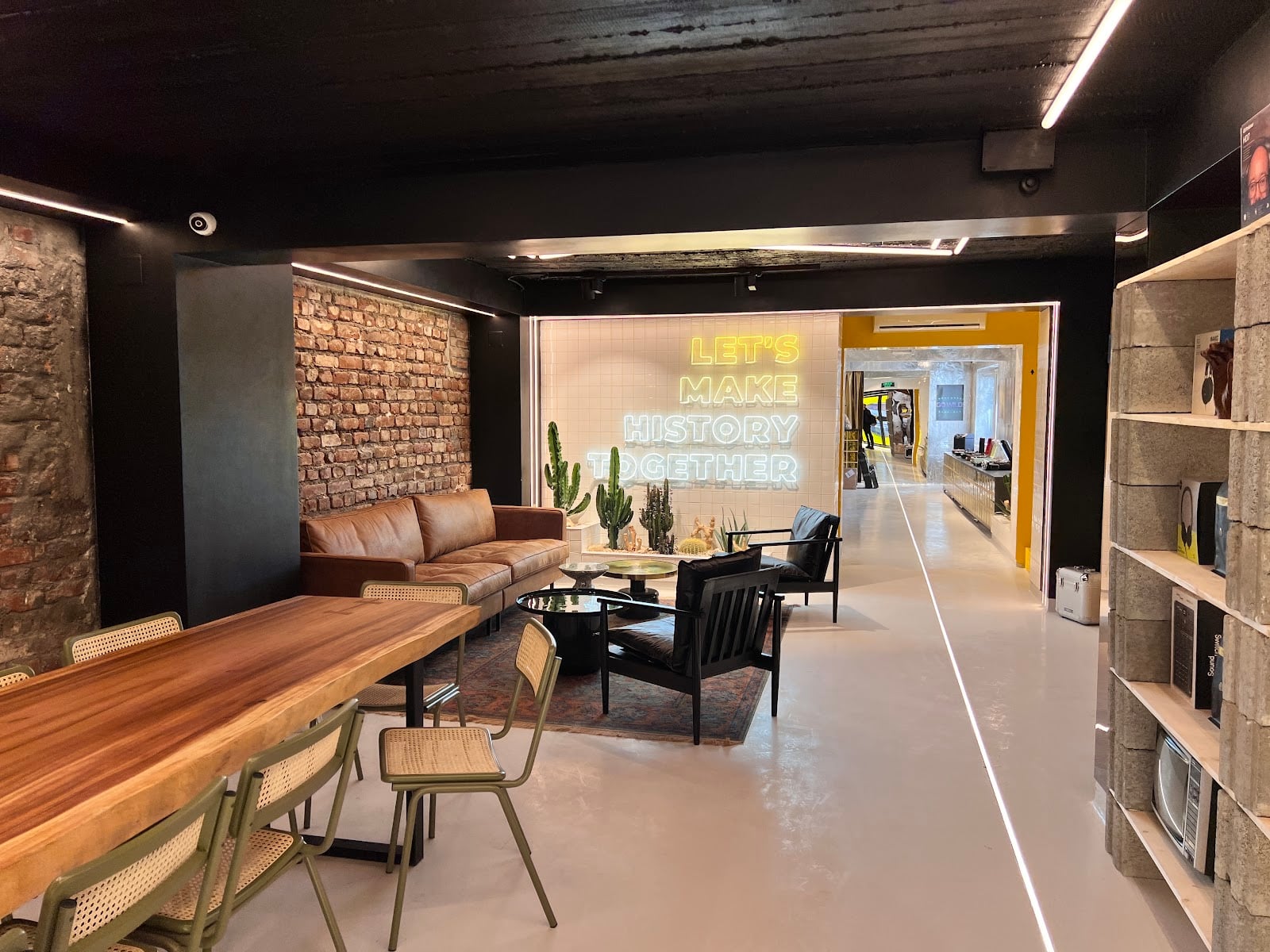 Mugshot interior