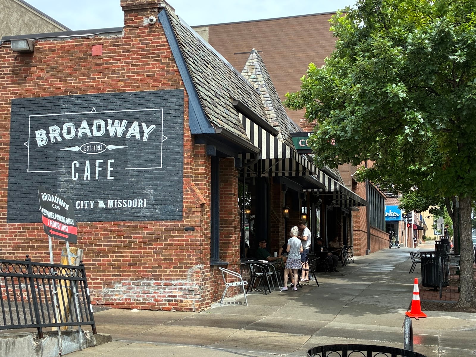 Broadway Café