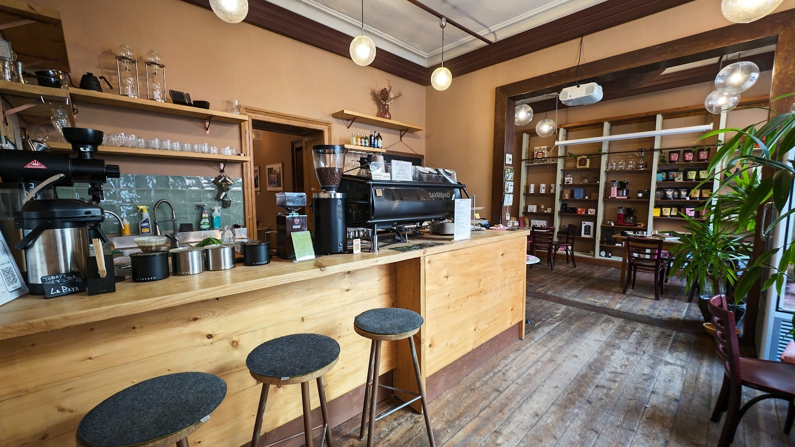 Café Gallery 4 - Specialty Coffee & Community in Köln Rathenauviertel nähe Belgisches Viertel