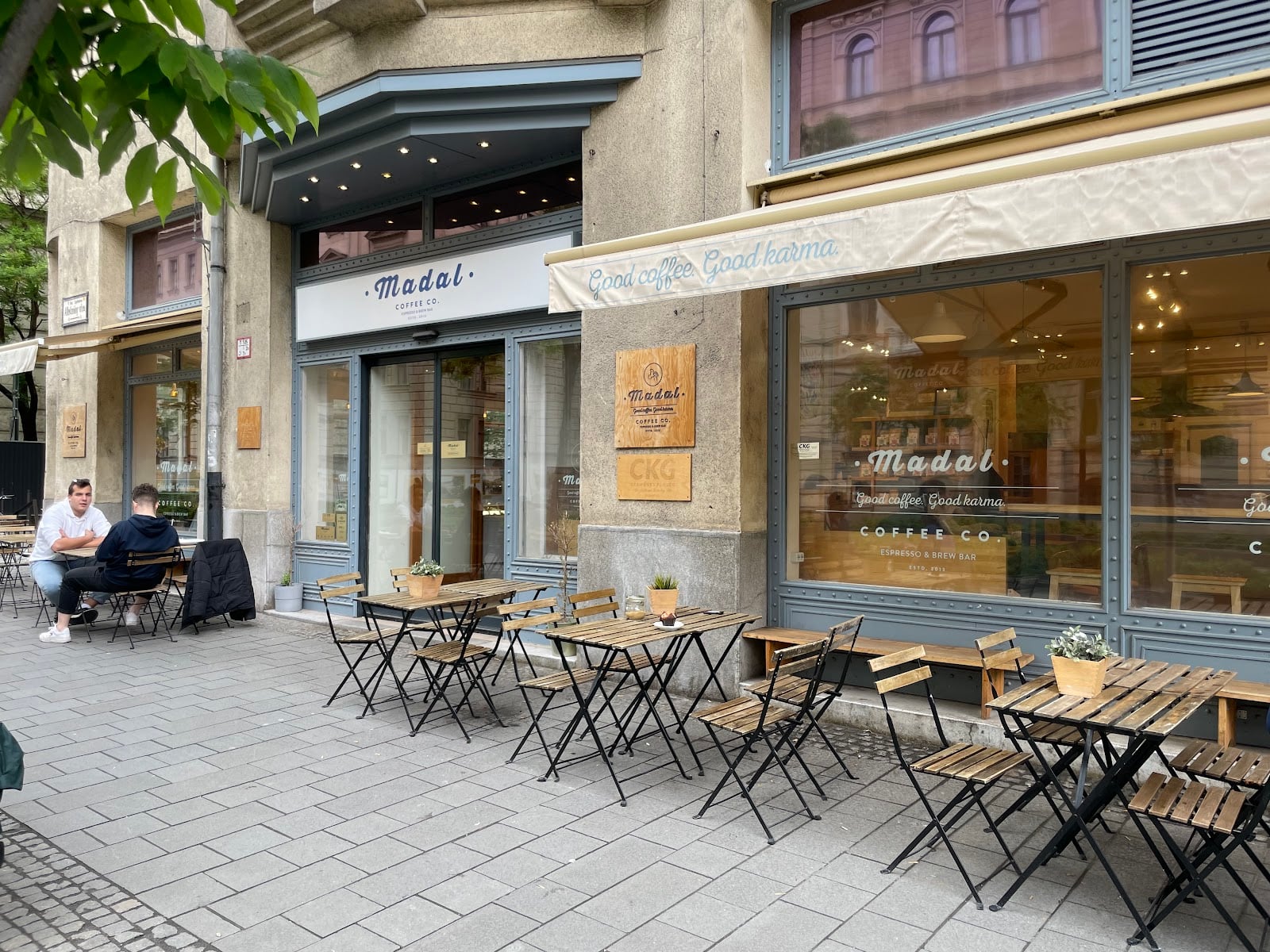 Madal Cafe