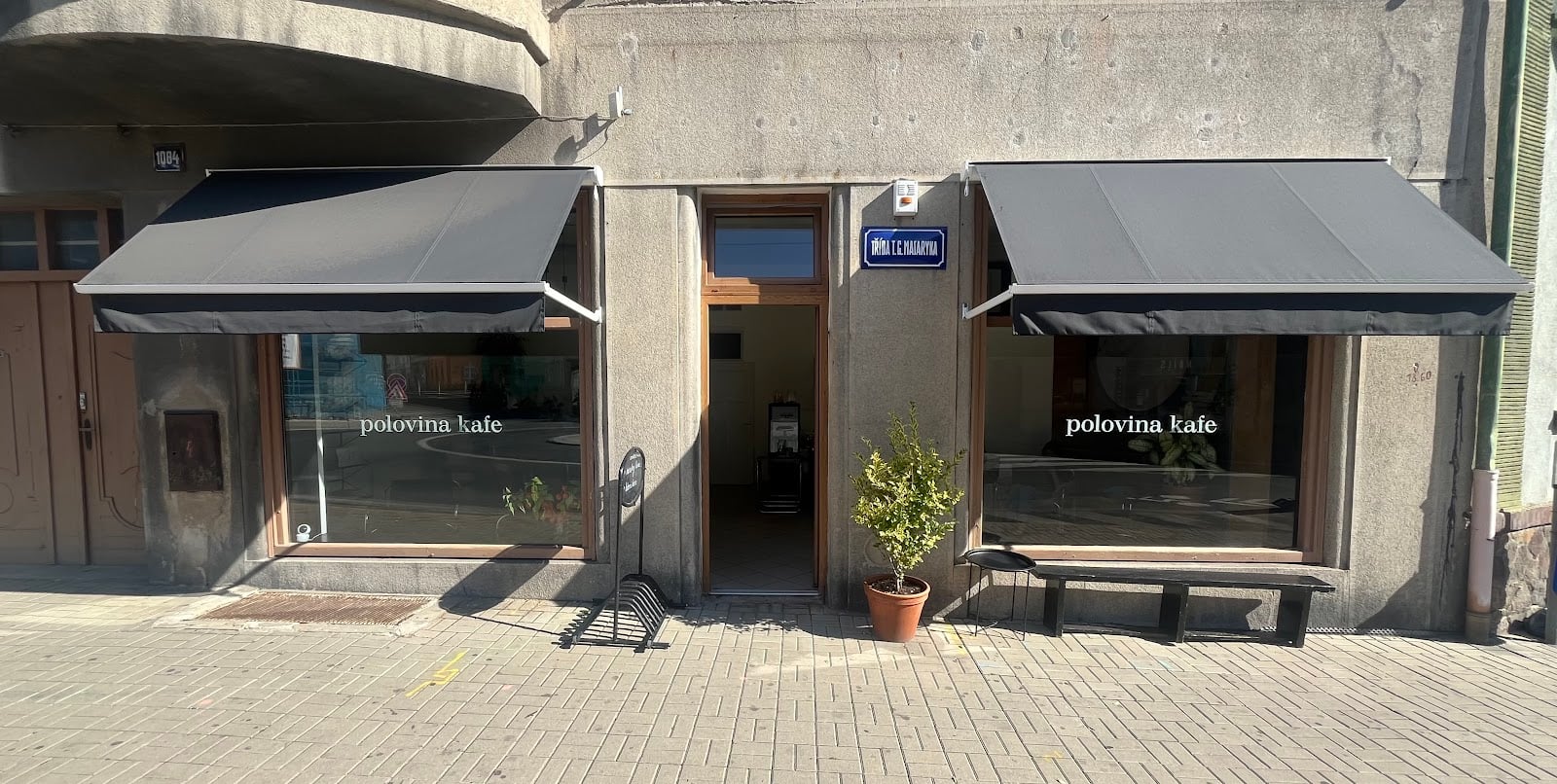 Polovina Kafe