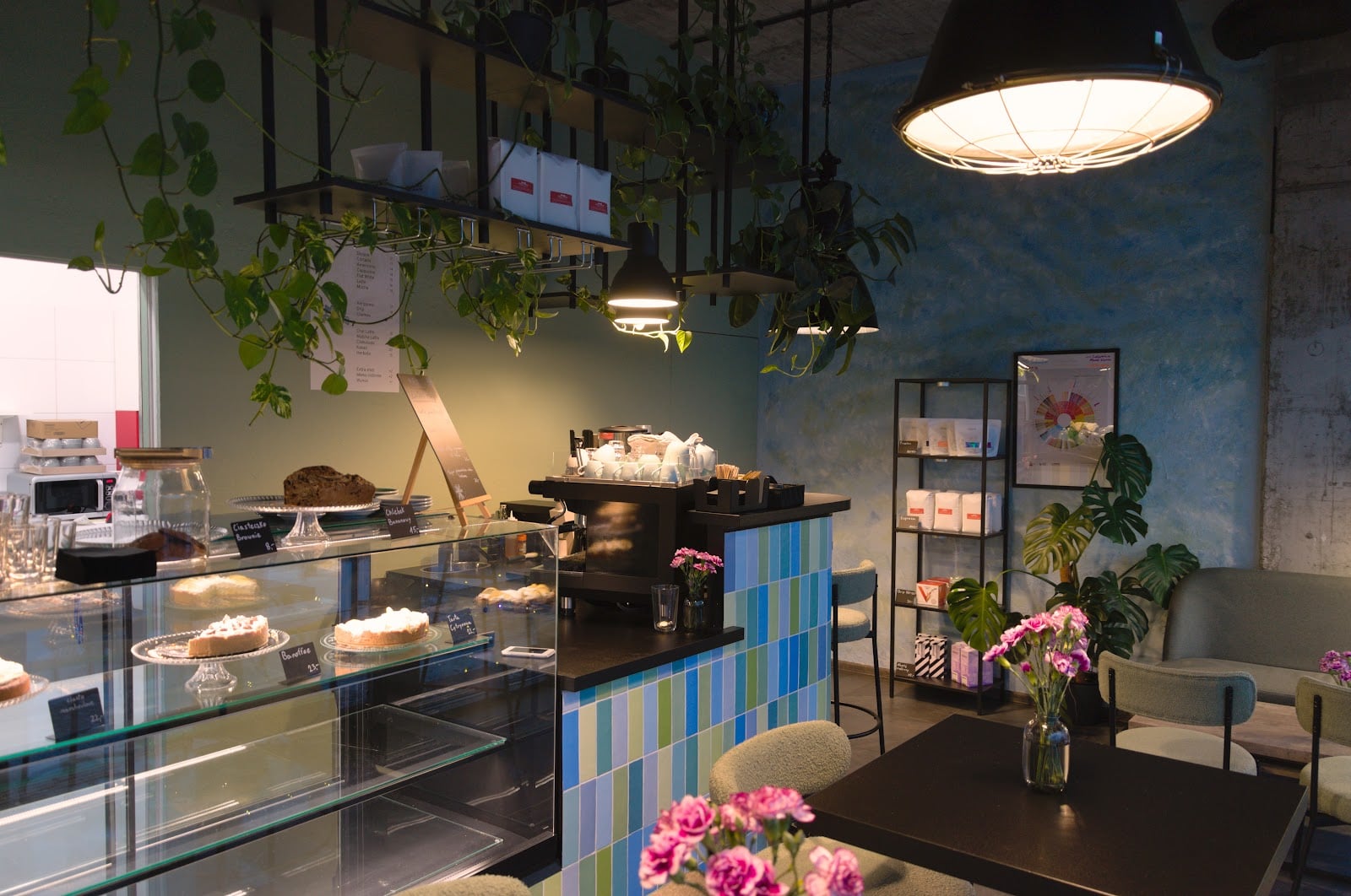 NICPOŃ coffee bar interior