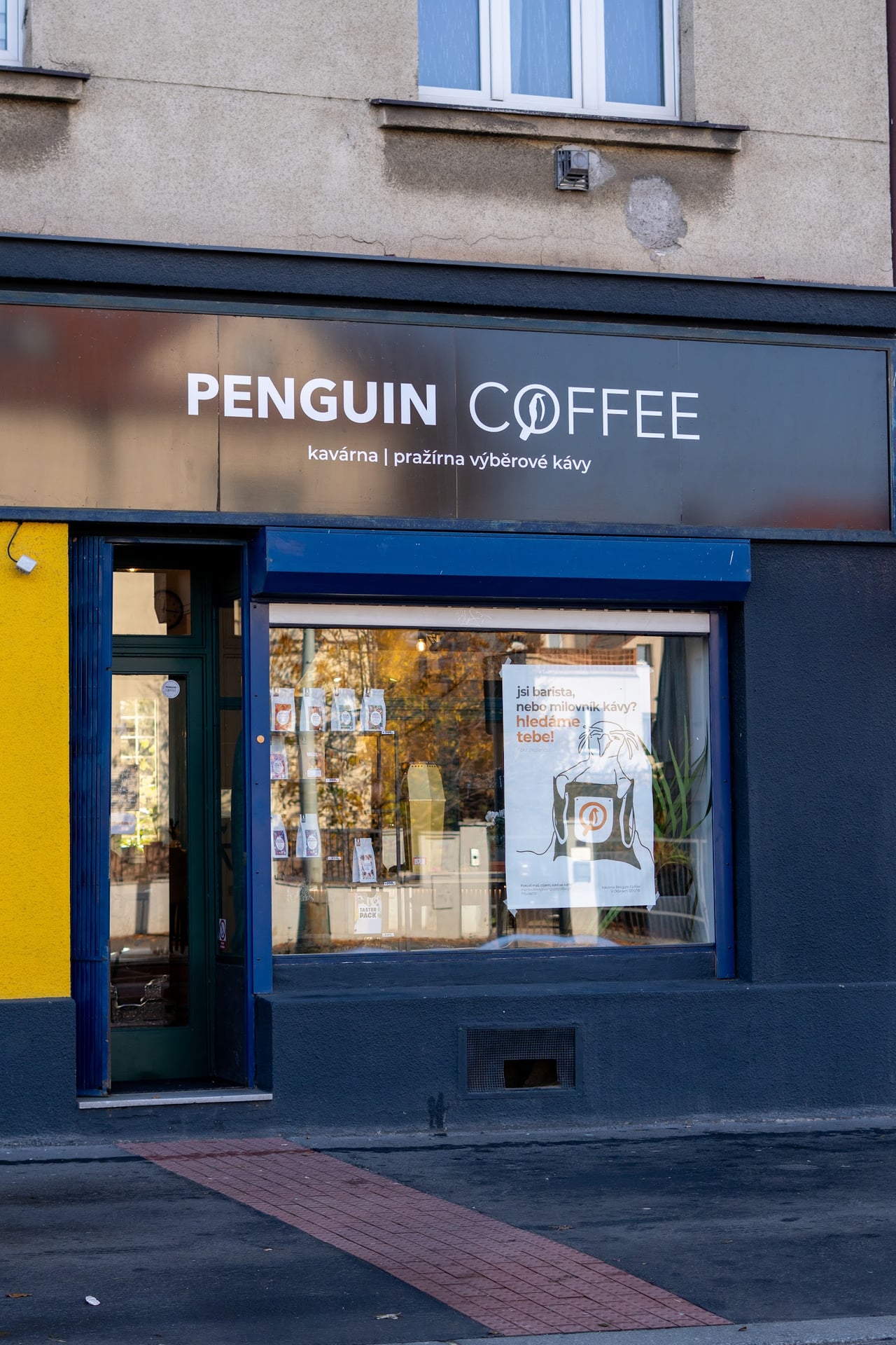 Penguin Coffee Strašnice interior