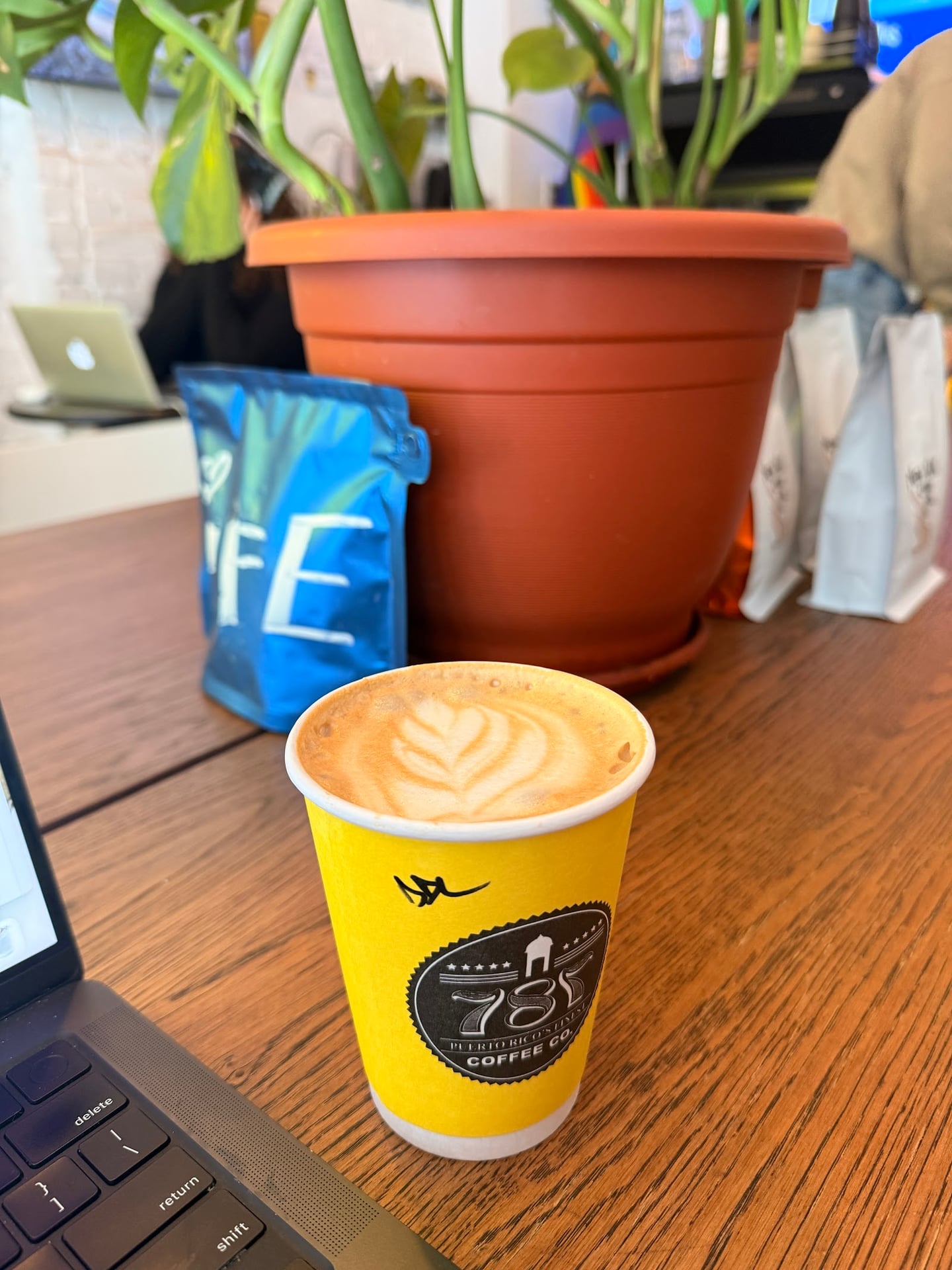 Photo of 787 Coffee