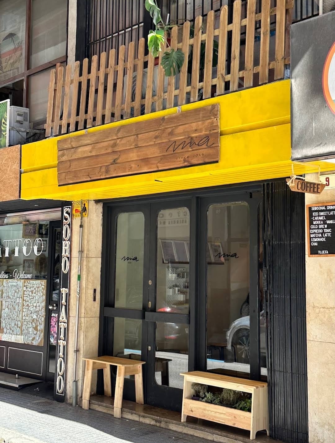 Mia Coffee interior