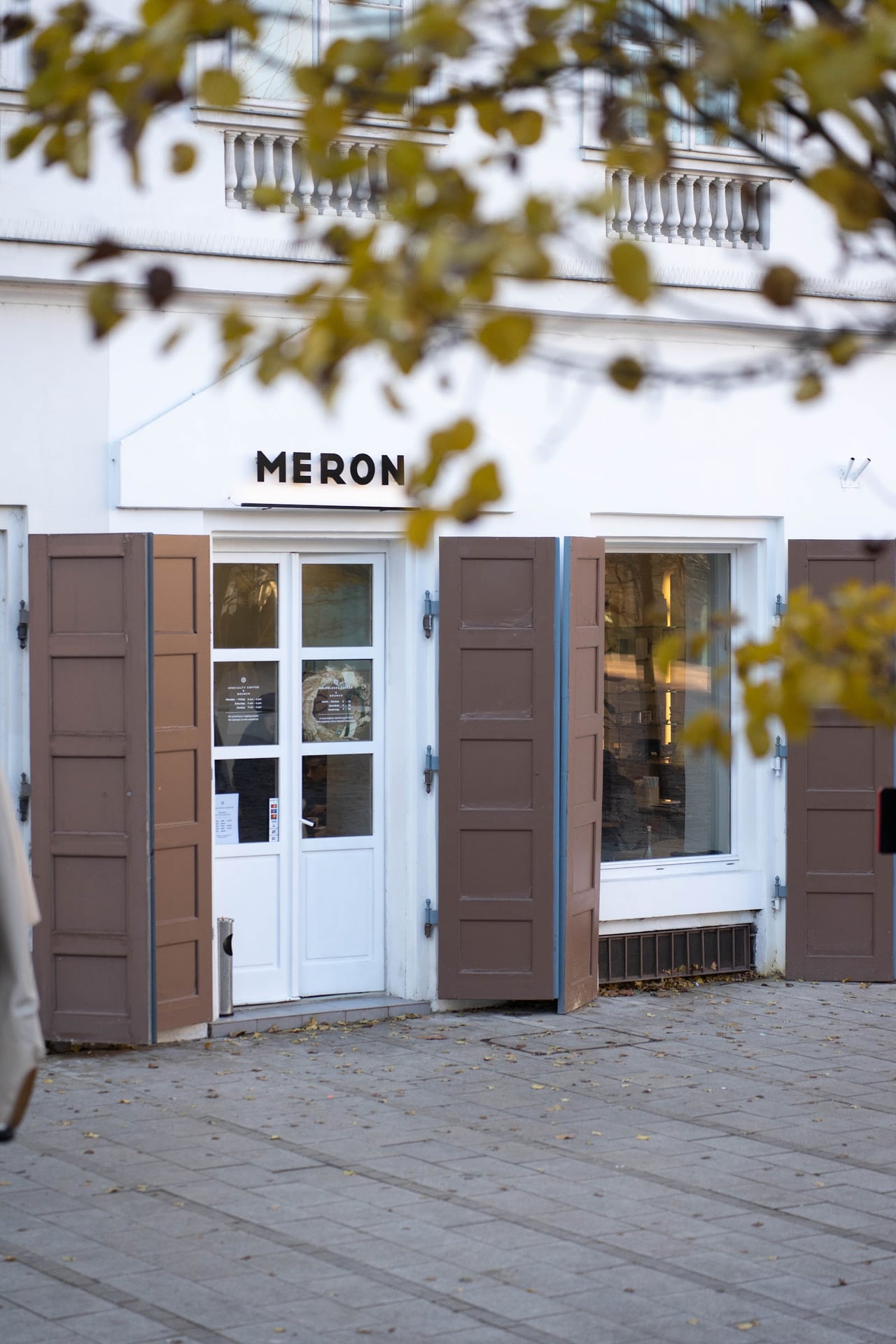 MERON - Specialty Coffee & Brunch interior