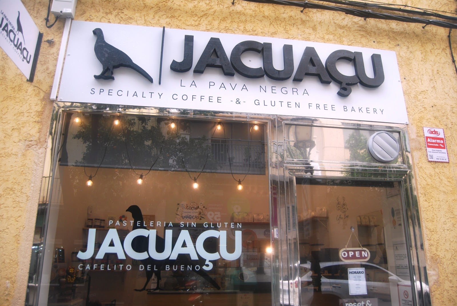 JACUAÇU - La pava negra | Specialty coffee & Gluten free bakery