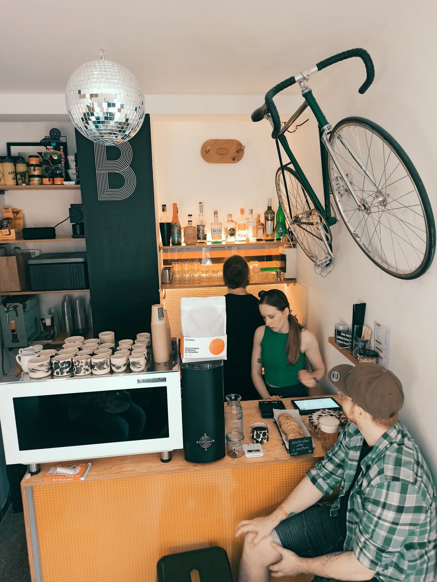 I/O Coffee interior
