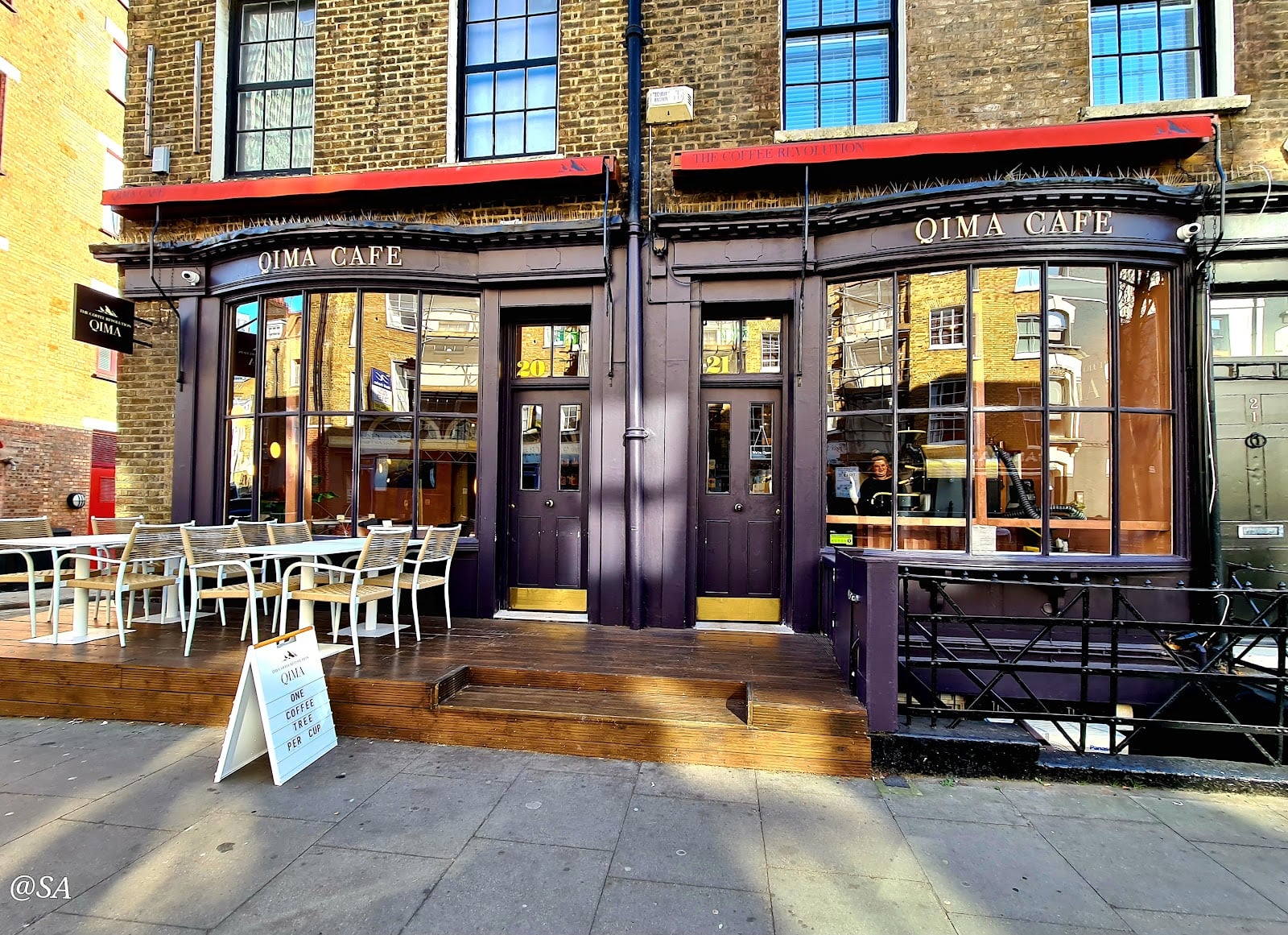 Qima Café and Pâtisserie - Fitzrovia interior