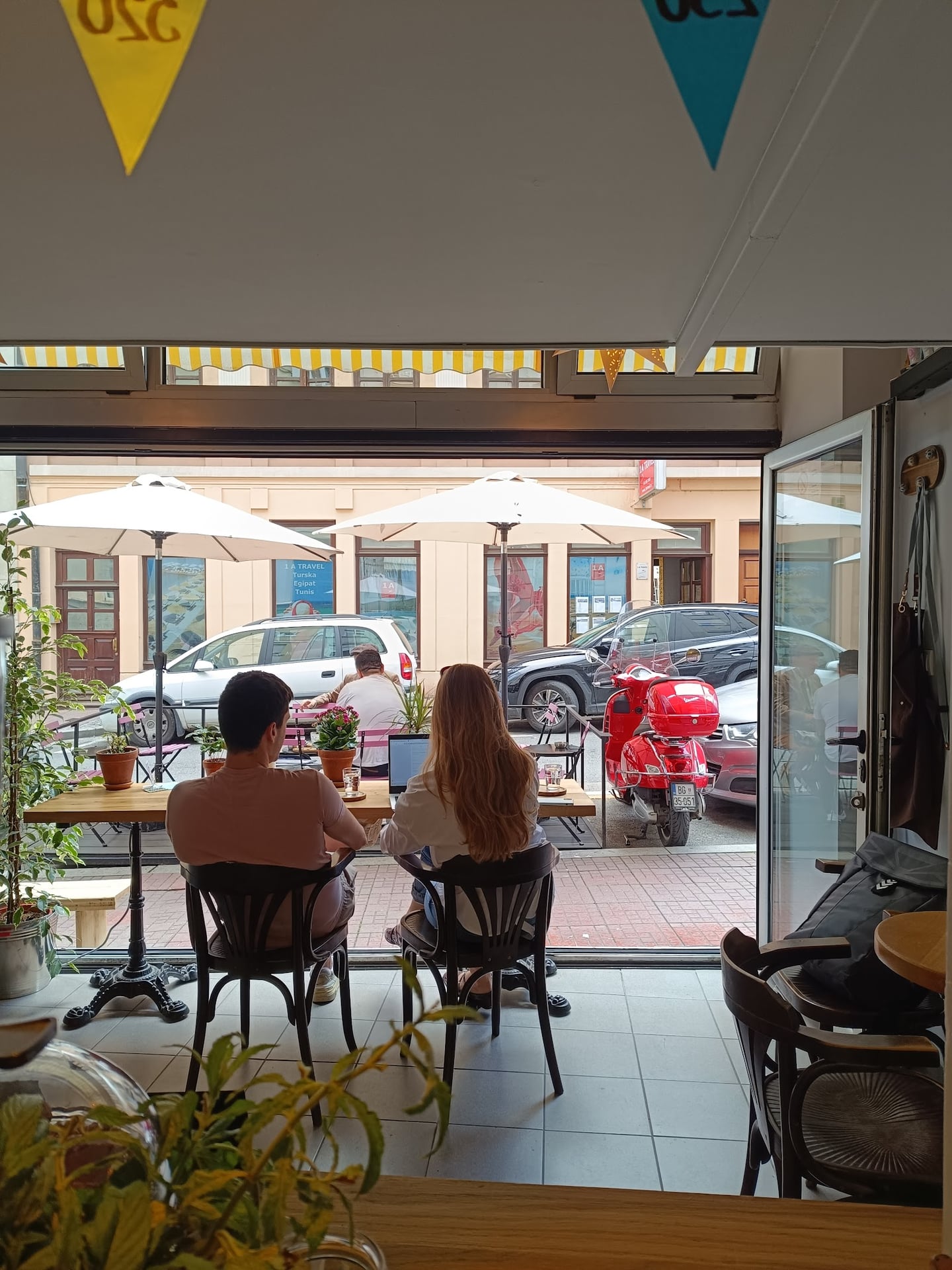 Evergreen coffee Beograd interior