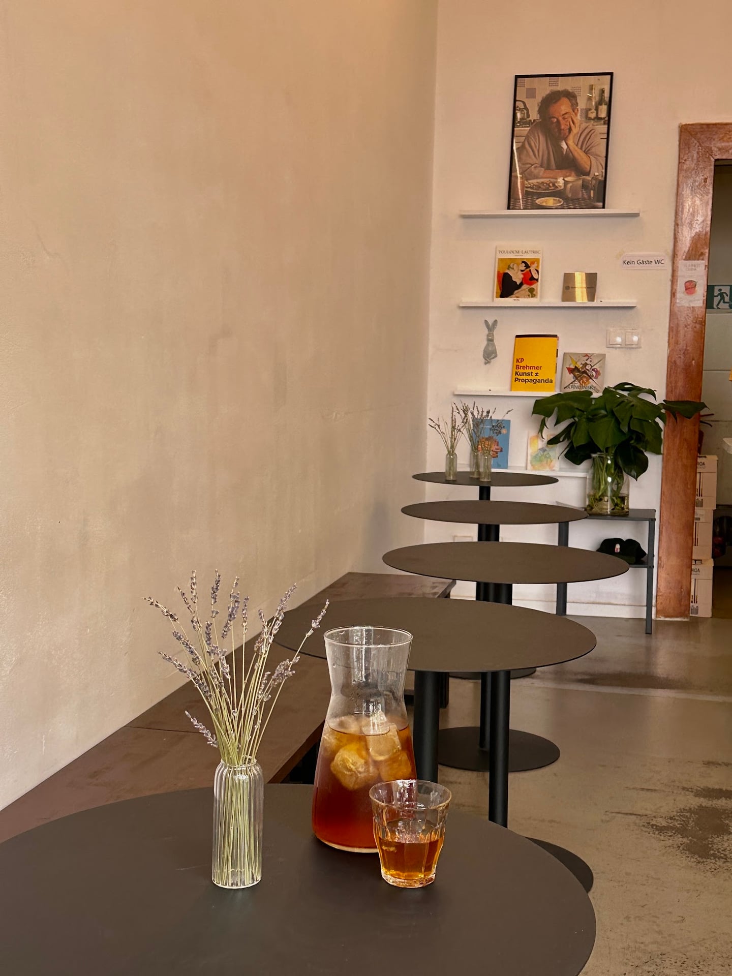 Schim:Pause interior