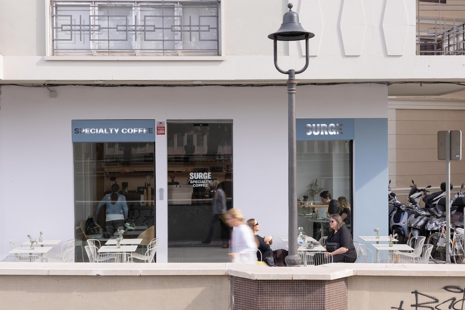SURGE MALAGA · ᴄᴀꜰᴇ́ ᴅᴇ ᴇsᴘᴇᴄɪᴀʟɪᴅᴀᴅ interior