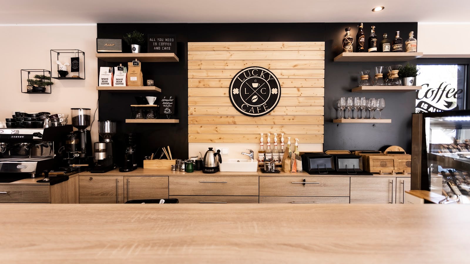 Lucky Cafe