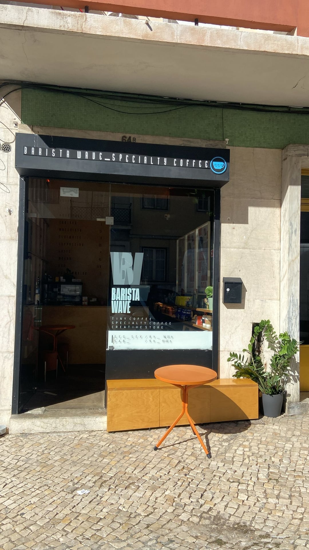 Barista Wave interior