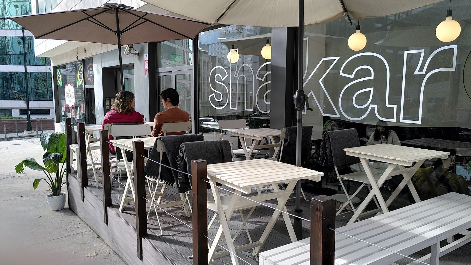 Shakar - Specialty Coffee & Brunch interior