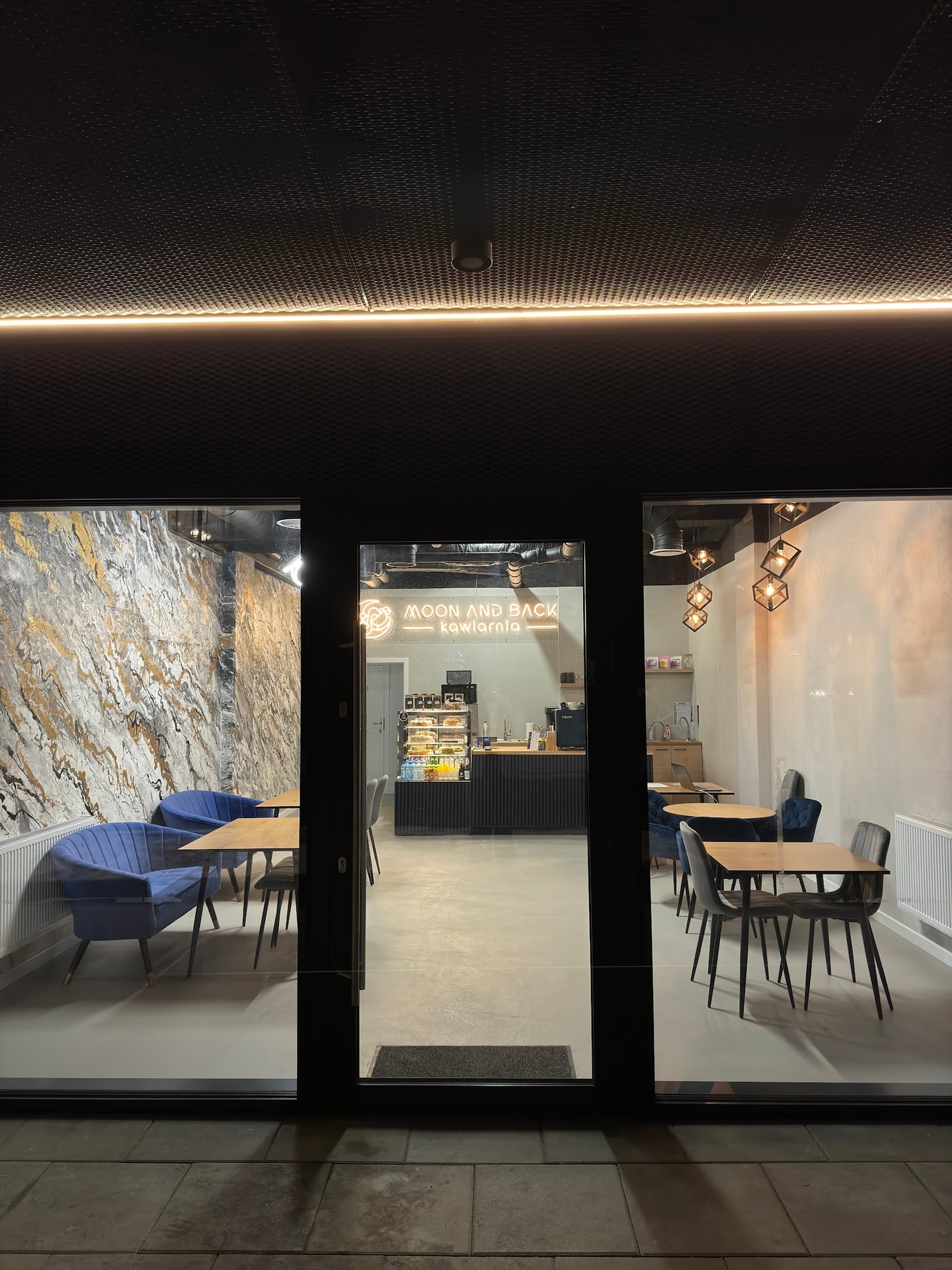 Moon and Back Coffee interior