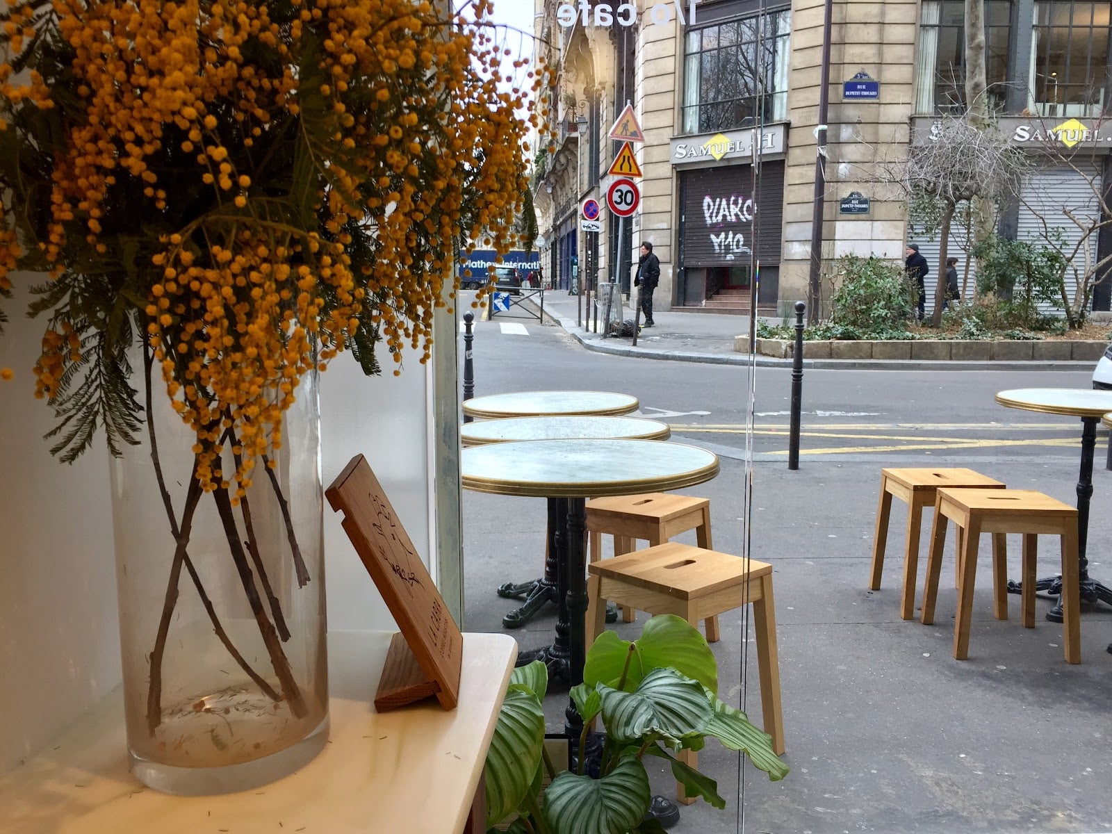I.O Café interior